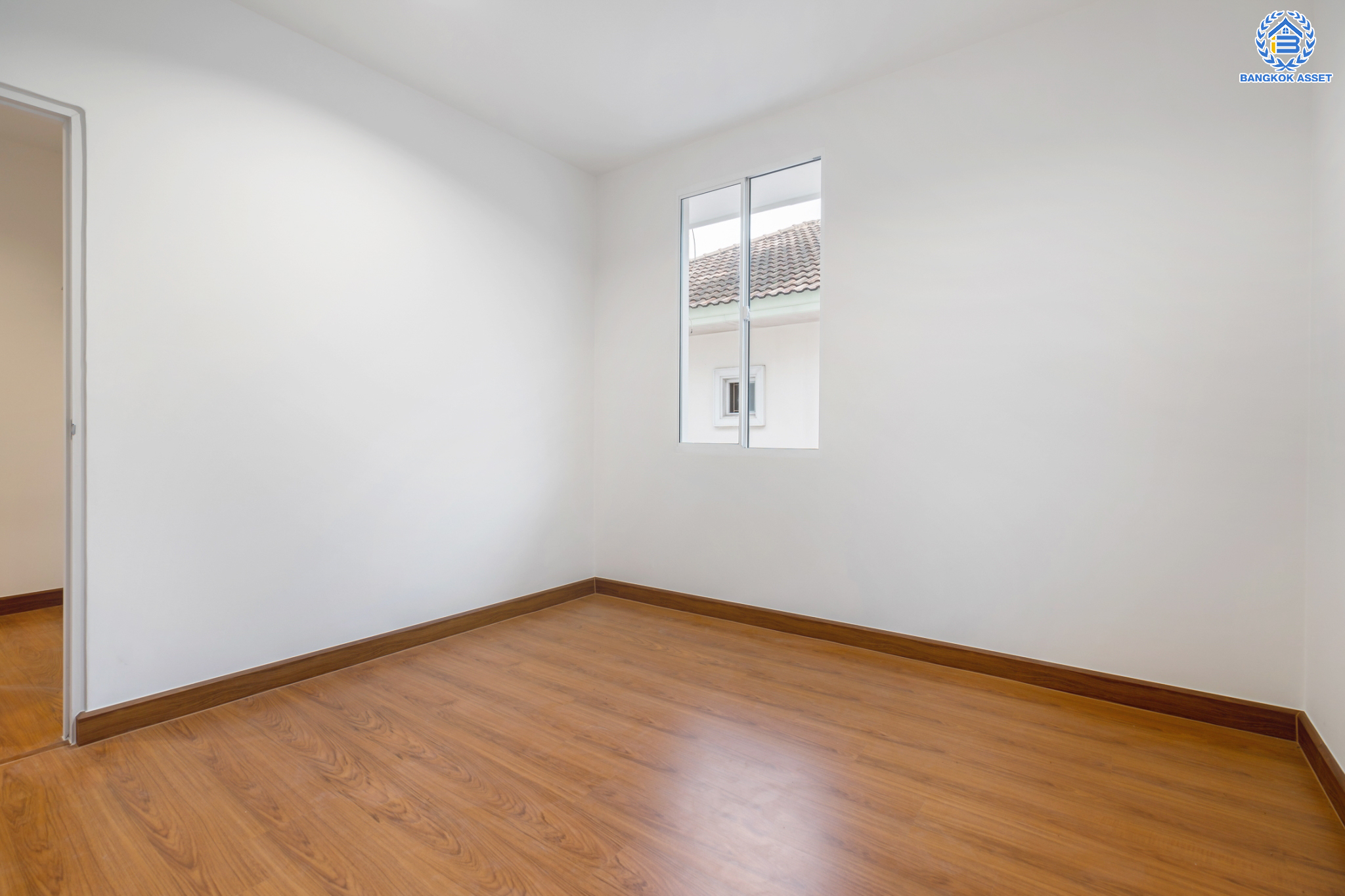 บ้านมือสองตกแต่งใหม่ หลังใหญ่ ดีไซน์ทันสมัย เนื้อที่ 54.1 ตร.ว. ม.ภัสสร14 บางใหญ่-กาญจนาฯ (ซ.กันตนา) รองรับทุกความสุข ฟังก์ชัน 3 ห้องนอน 3 ห้องน้ำ 1 ห้องอเนกประสงค์ 2 ที่จอดรถ บนทำเลศักยภาพ ใกล้เซ็นทรัลเวสต์เกต ทางด่วน "ศรีรัช" และรถไฟฟ้าสายสีม่วง "สถานีตลาดบางใหญ่"